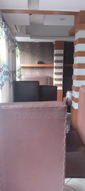 অফিস বা শোরুমের জন্য স্পেস ভাড়া দেওয়া হবে।