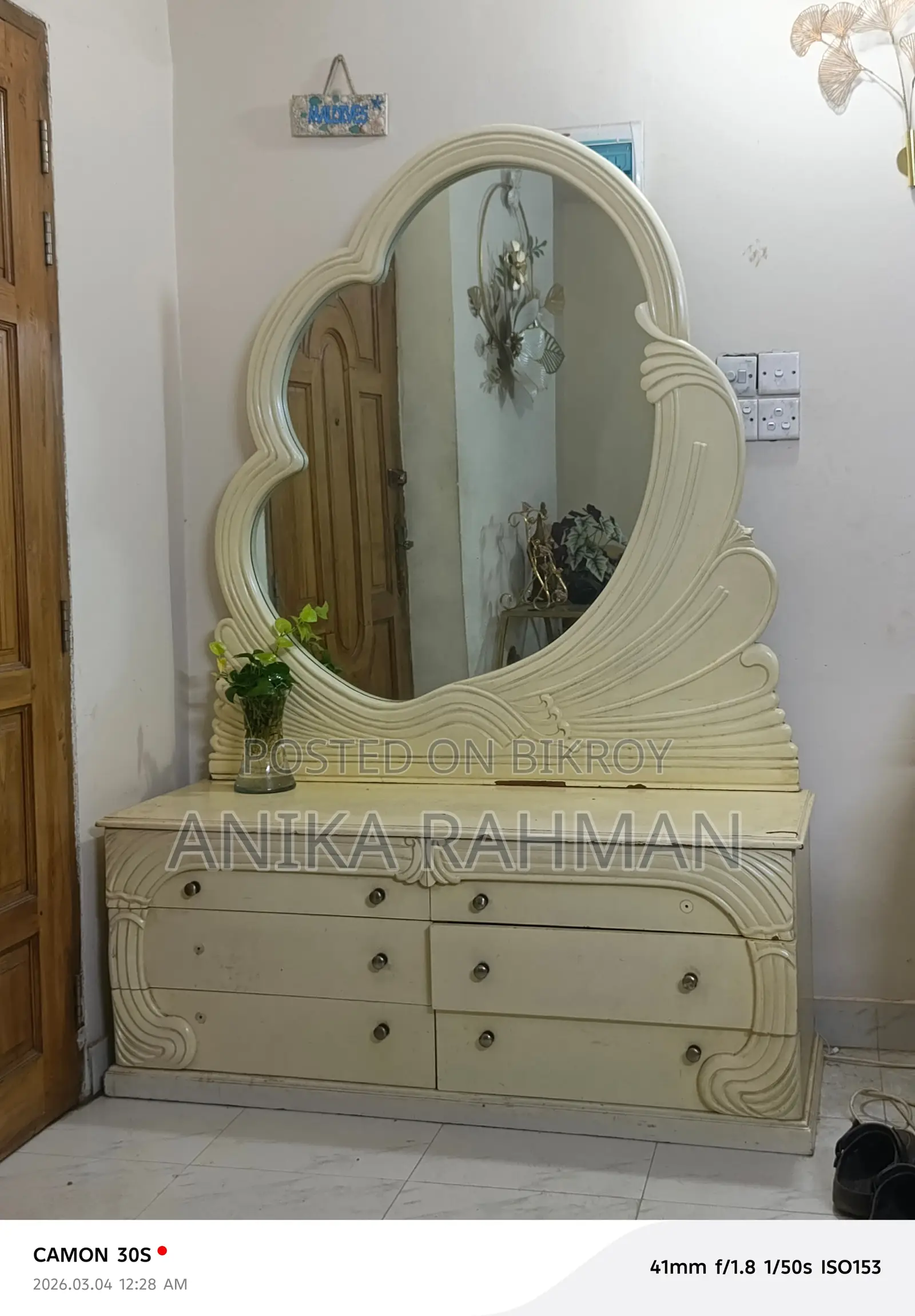 মালয়েশিয়ান কাঠের ড্রেসিং টেবিল