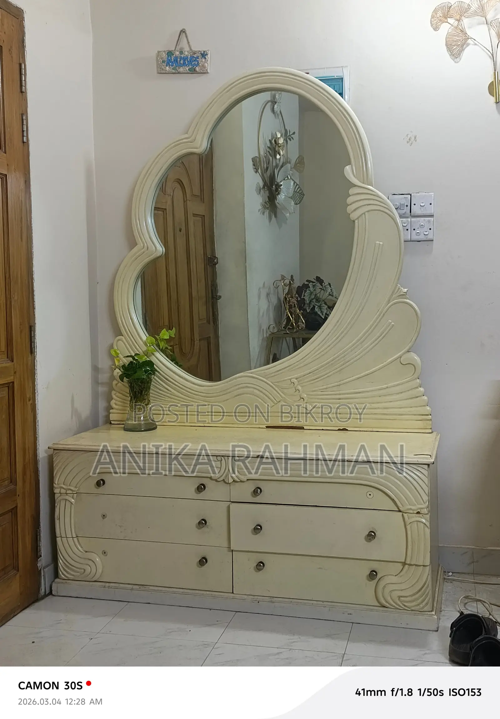 মালয়েশিয়ান কাঠের ড্রেসিং টেবিল