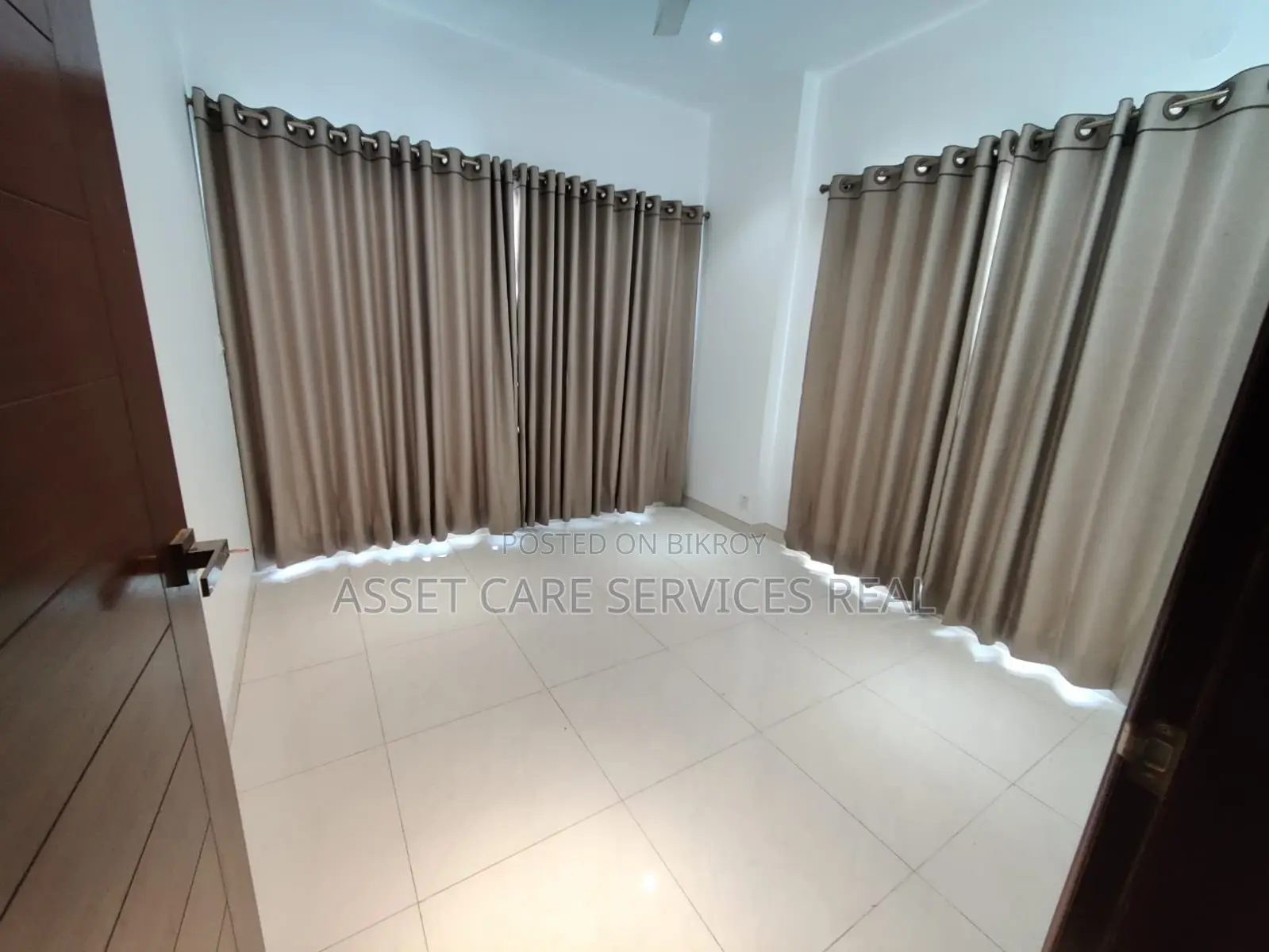 Fully-Furnished Gym-Pool Facilities 4-Bed Apartment for Rent in Gulshan