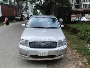 Toyota Succeed 2004