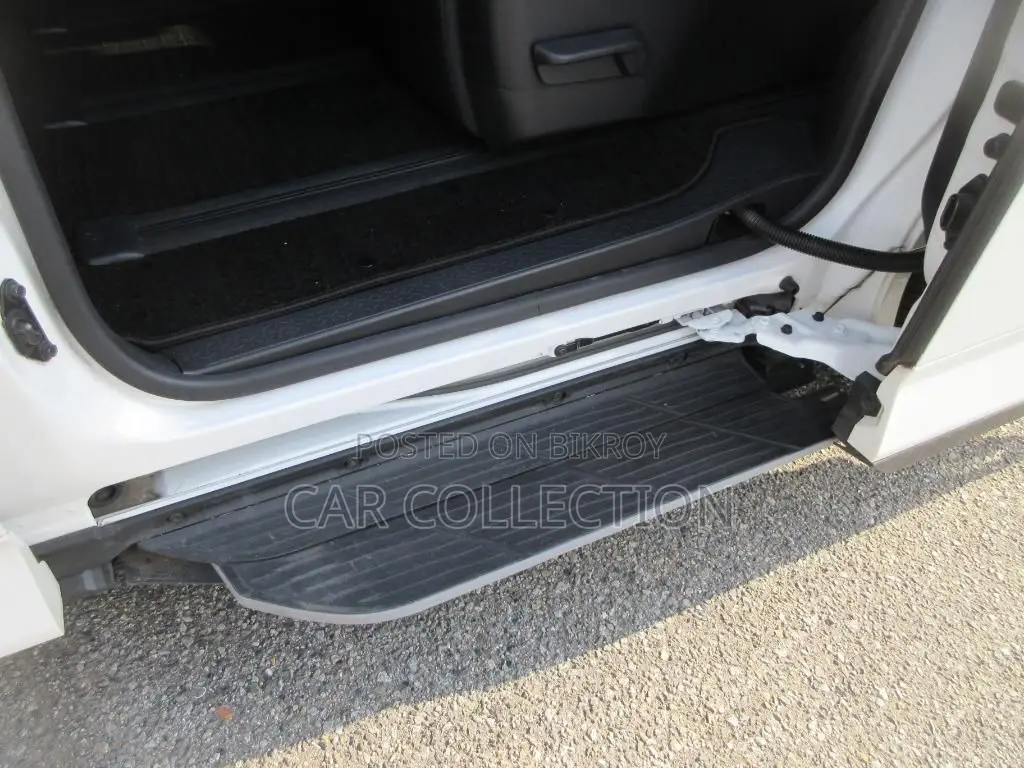 Toyota Voxy S-Z,PKG 36K MIL, 4.5 2022