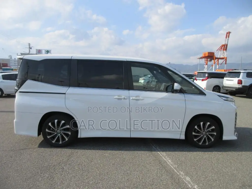 Toyota Voxy S-Z,PKG 36K MIL, 4.5 2022