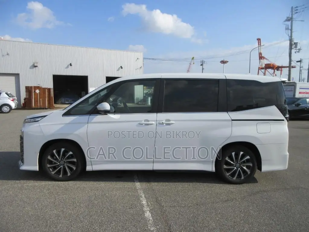 Toyota Voxy S-Z,PKG 36K MIL, 4.5 2022