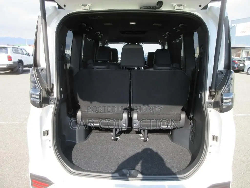 Toyota Voxy S-Z,PKG 36K MIL, 4.5 2022