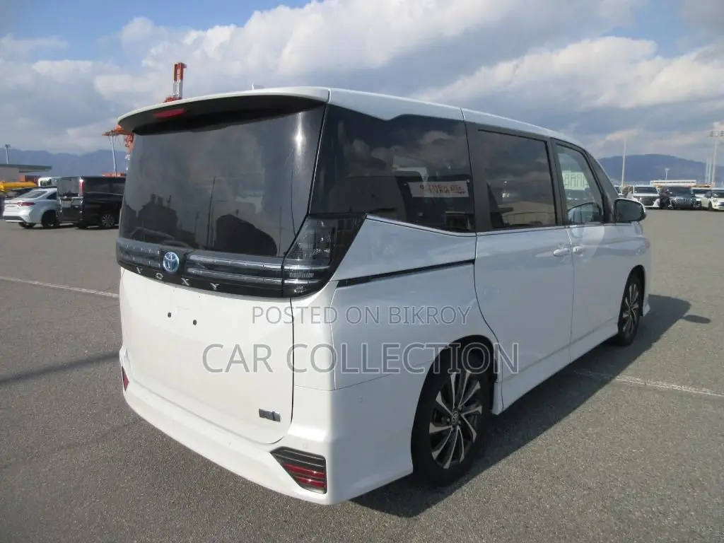 Toyota Voxy S-Z,PKG 36K MIL, 4.5 2022