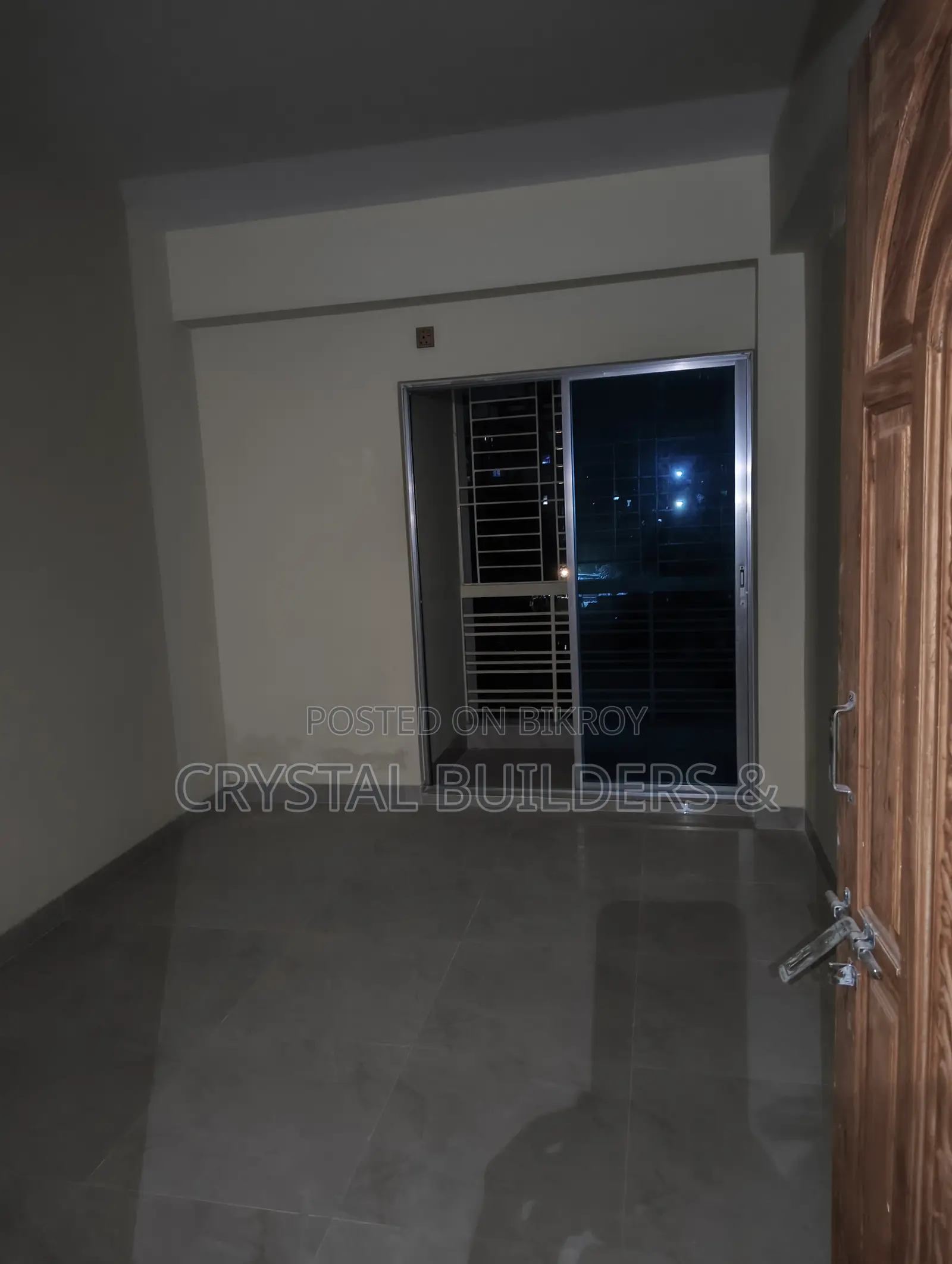 Get a ready flat right now on Kazibari Road, inside the city.