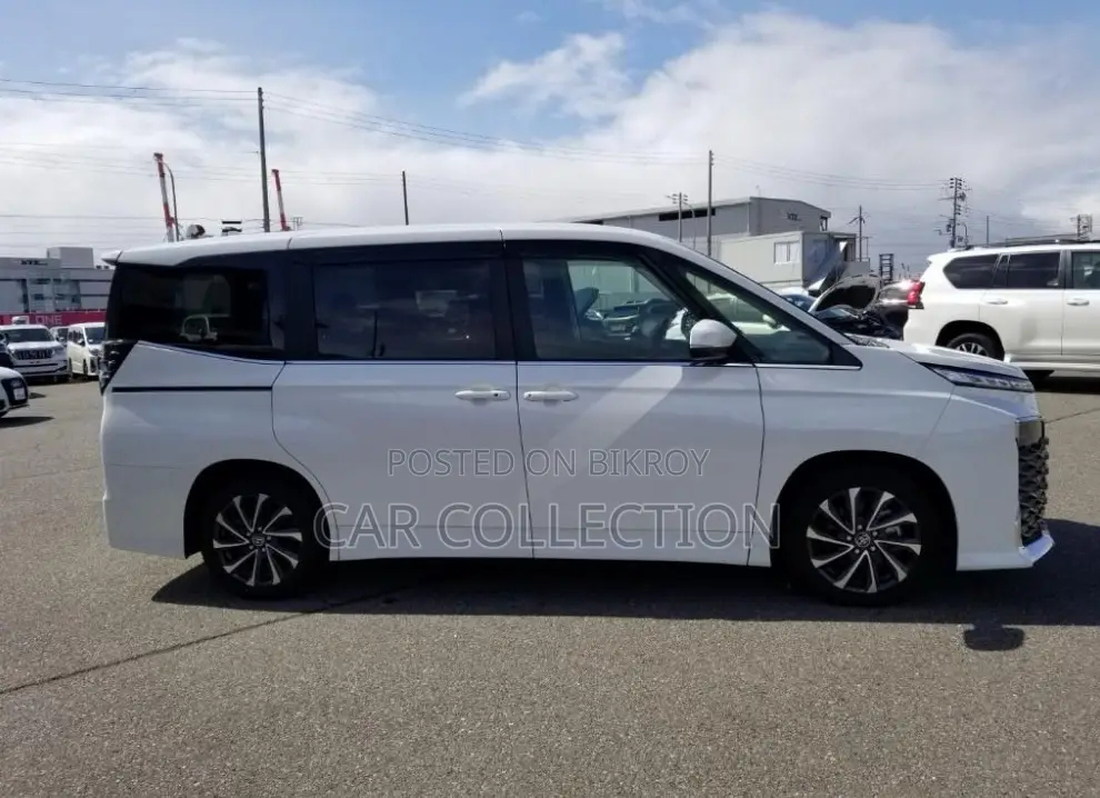 Toyota Voxy S-Z 2023