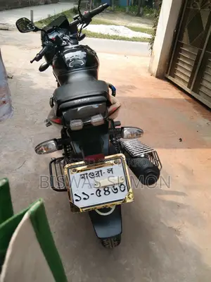 Bajaj Pulsar 150 . 2021