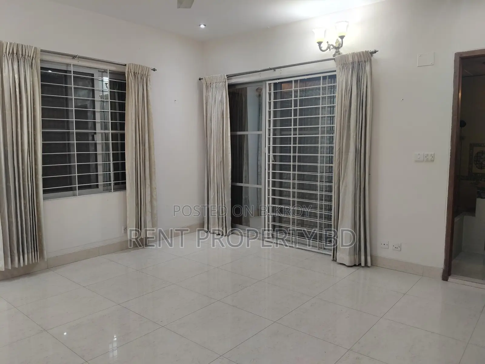 Unfurnished Flat For Rent in Gulshan 2 North