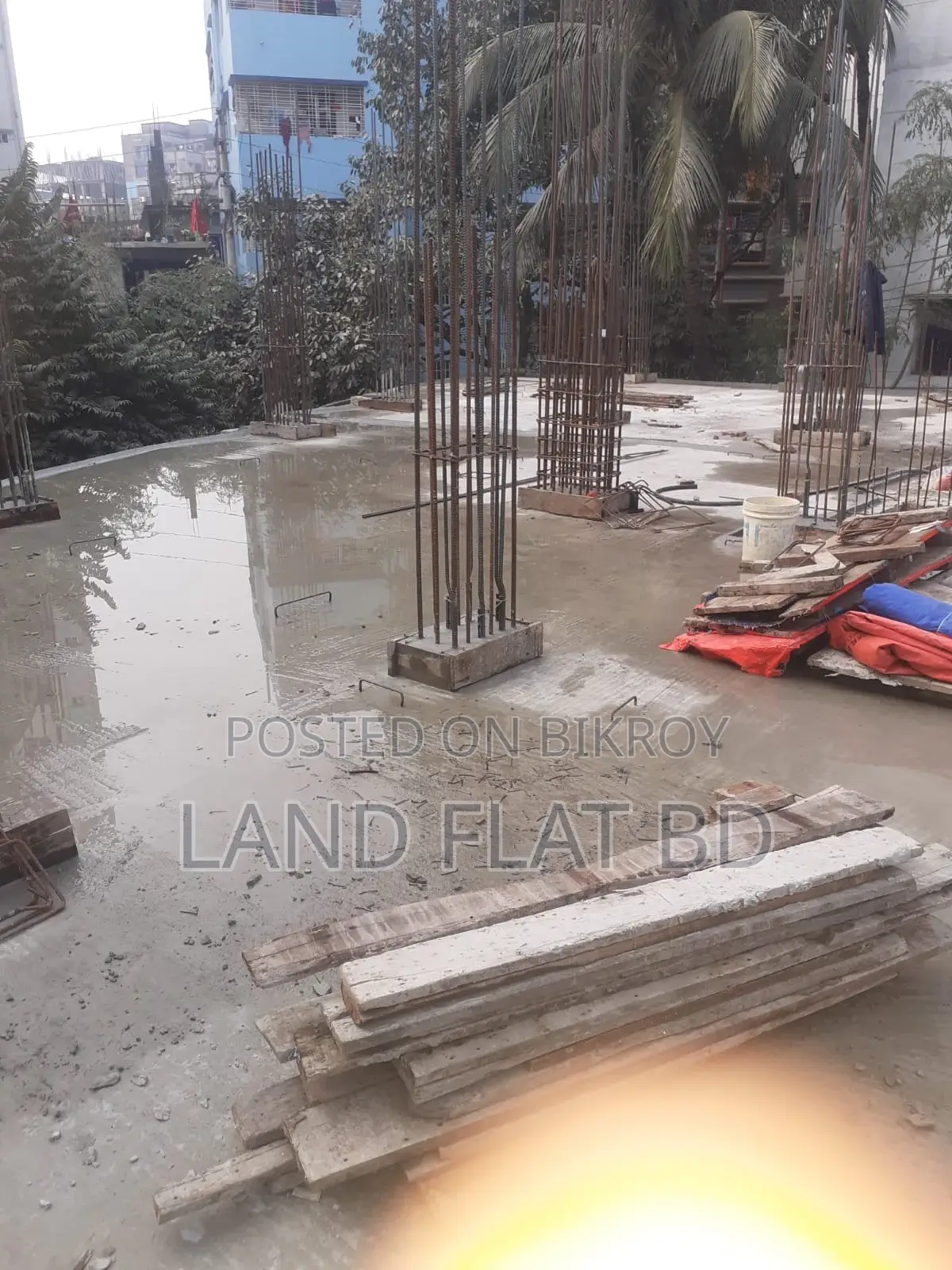 1295 sq ft flat for sale on South-West corner plot
