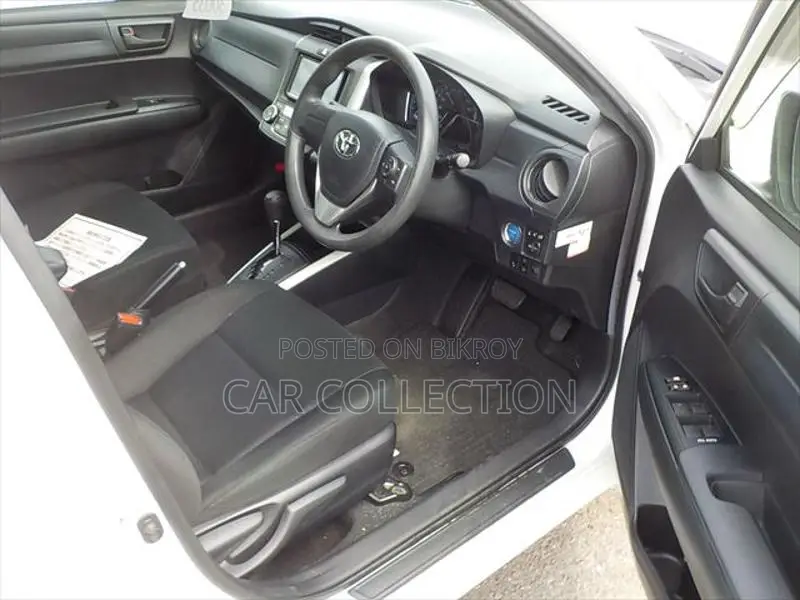 Toyota Fielder Ex Hybrid White 2020