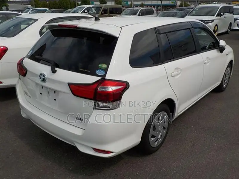 Toyota Fielder Ex Hybrid White 2020