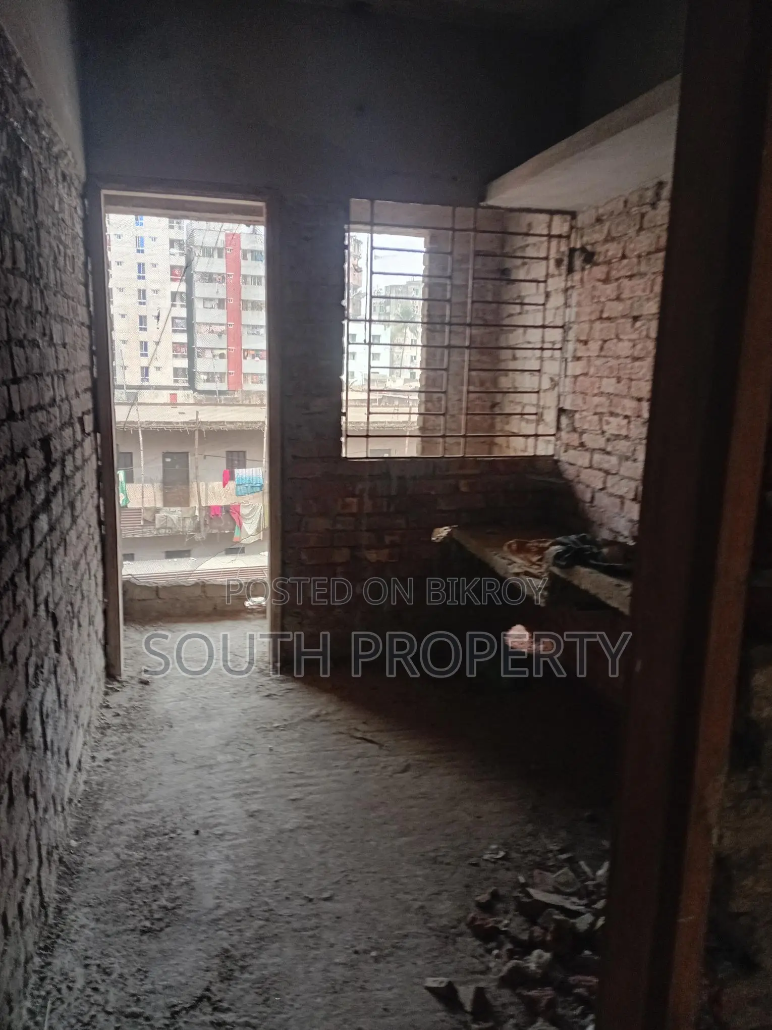 ঢাকার শেওড়াপাড়ায় ১৩৫০ বর্গফুটের রেডি ফ্ল্যাট বিক্রয় হবে।