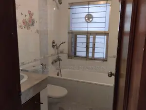 গুলশান নর্থে ৪০০০ বর্গফুটের ভালো মানের আন-ফার্নিশড ফ্ল্যাট ভাড়া হবে