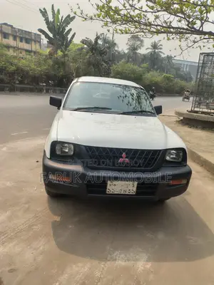 মিতসুবিশি এল২০০ ২০০৩ সাদা