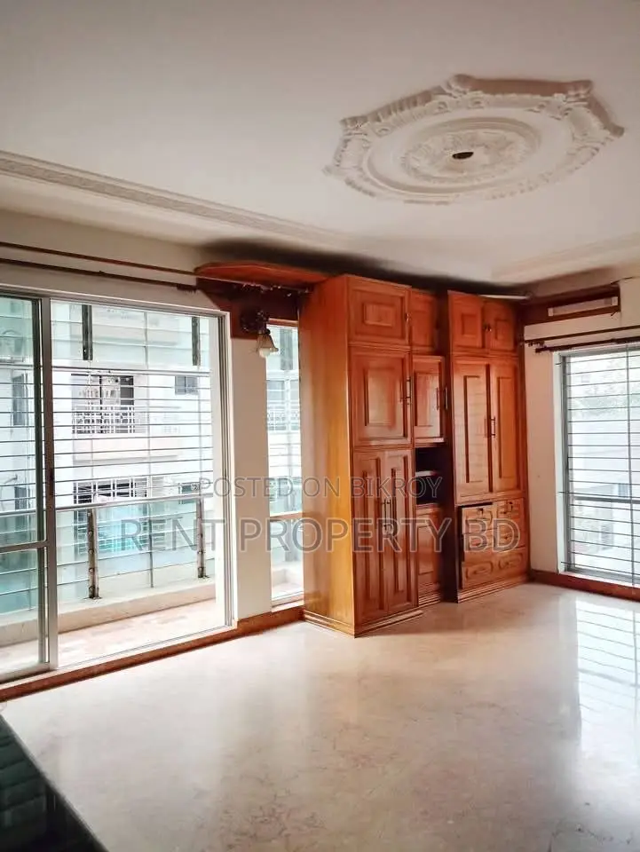 2200 sft 3-bedroom nice apartment for rent in Banani