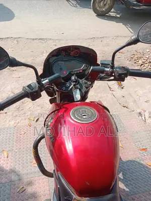 Bajaj Pulsar 150 . 2015
