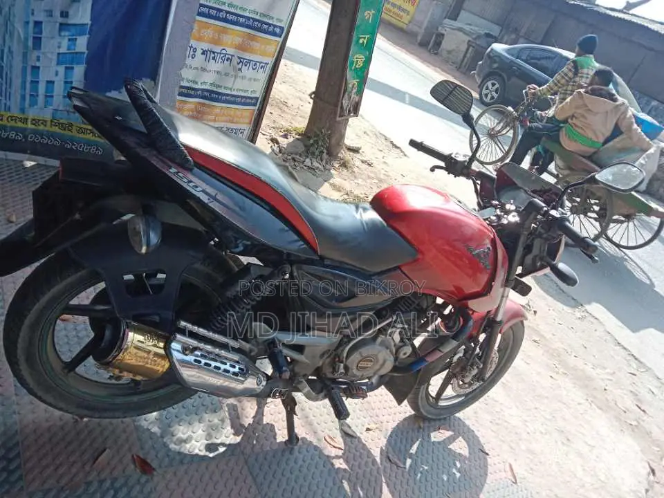 Bajaj Pulsar 150 . 2015