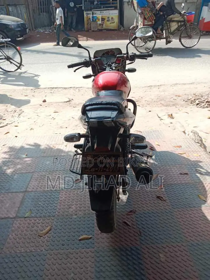 Bajaj Pulsar 150 . 2015