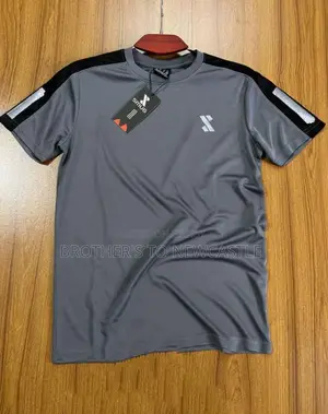 এই Premium Round Neak T-shirt আপনাকে দিবে স্মার্ট ও ক্লাসি ফিল