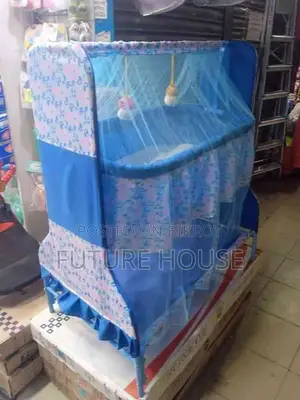 732 মডেল৷ দোলনা