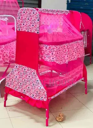 732 মডেল৷ দোলনা