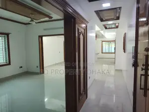 বনানীতে ৩৮০০ বর্গফুটের নতুন বিল্ডিংয়ে ৫ রুমের অফিস স্পেস ভাড়া হবে