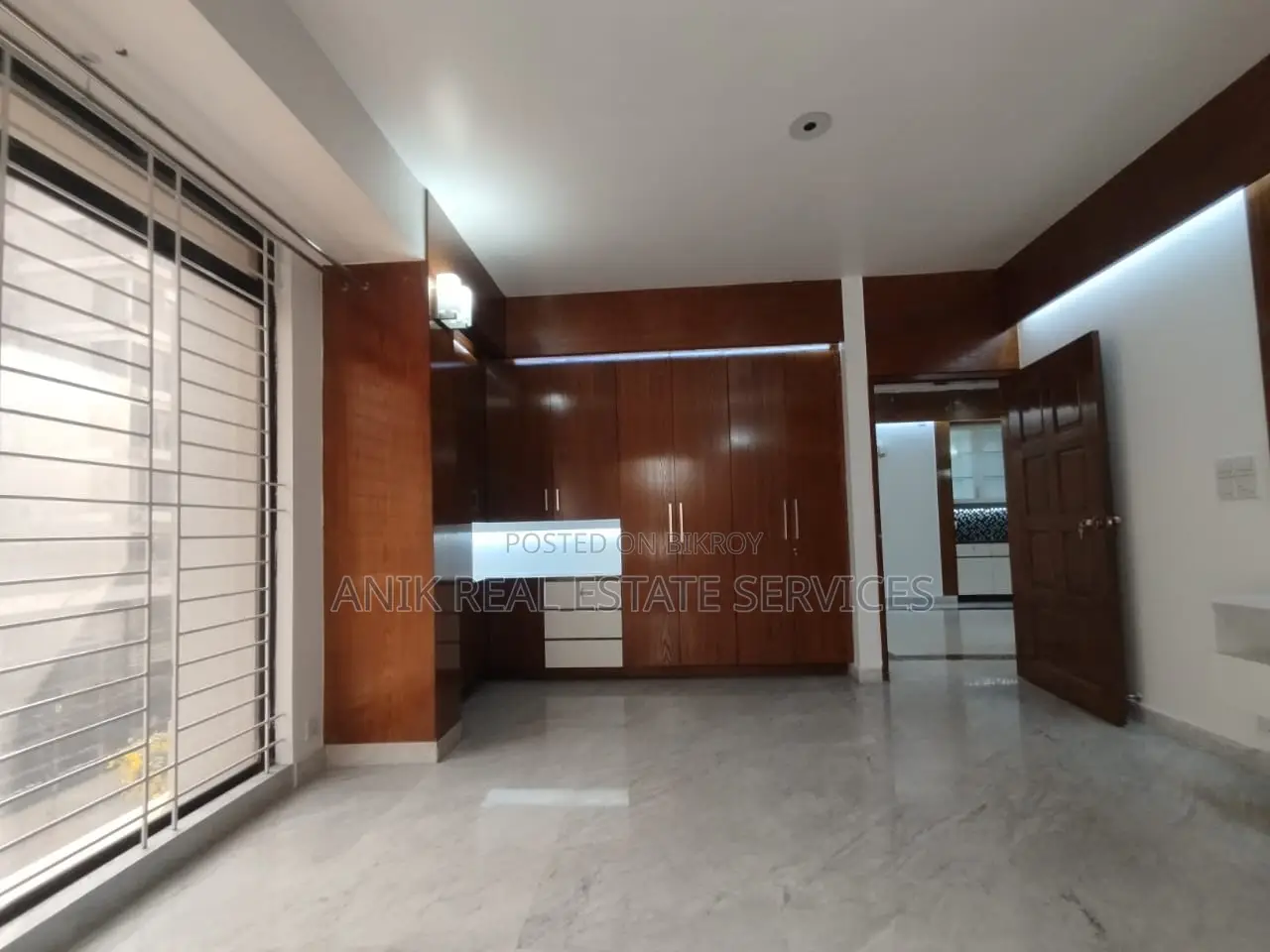 Good Quality 3200 Sft Un Farnised Flat Rent At Baridhara
