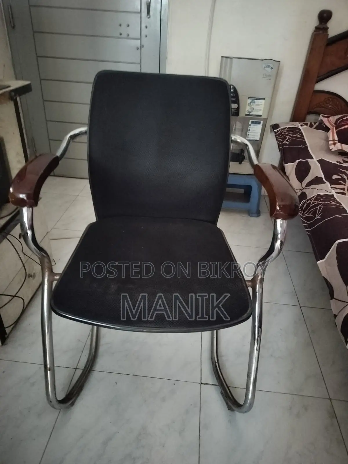 Heavy Metal Visiting Chair