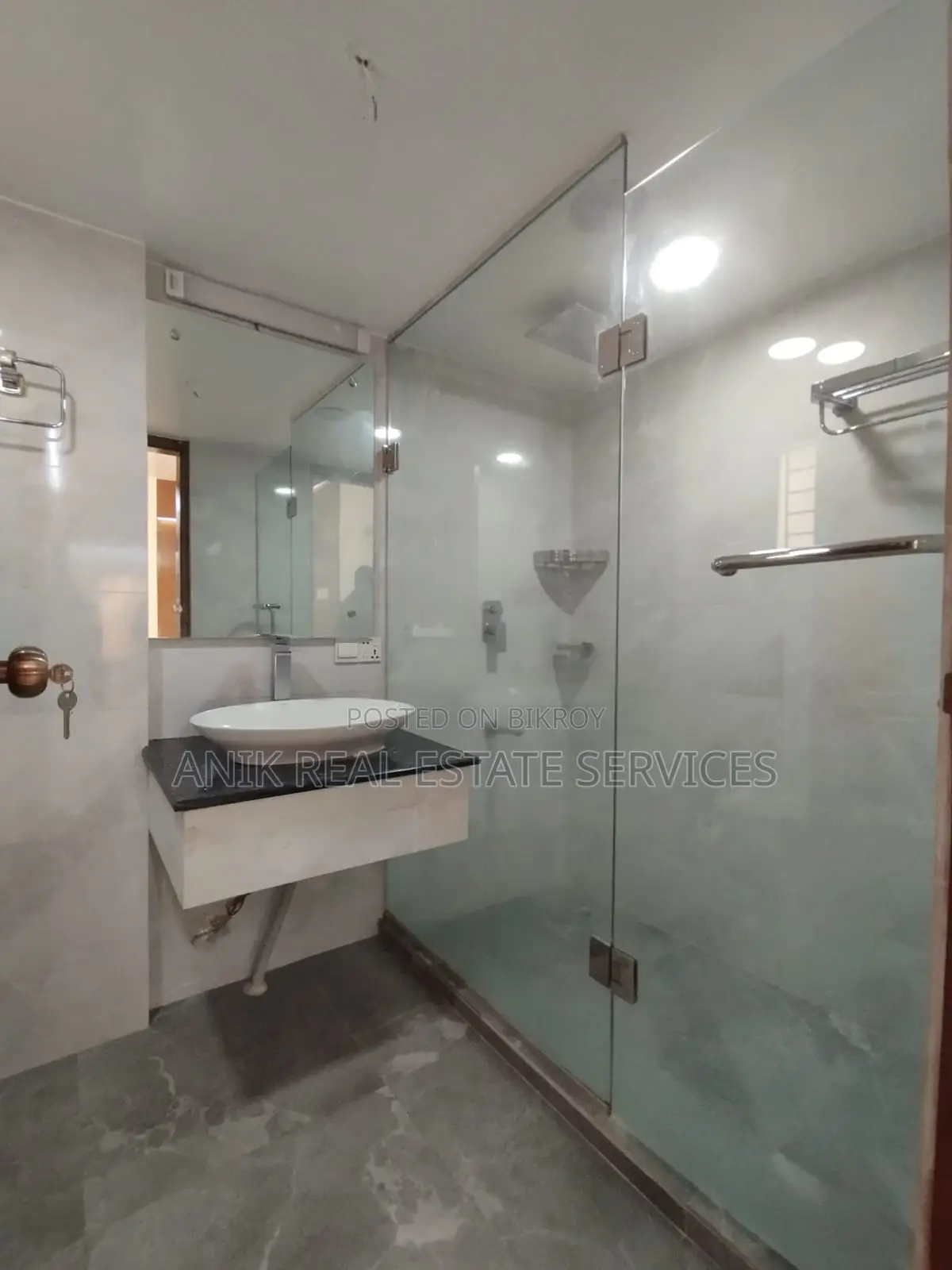 Good Quality 3200 Sft Un Farnised Flat Rent At Baridhara