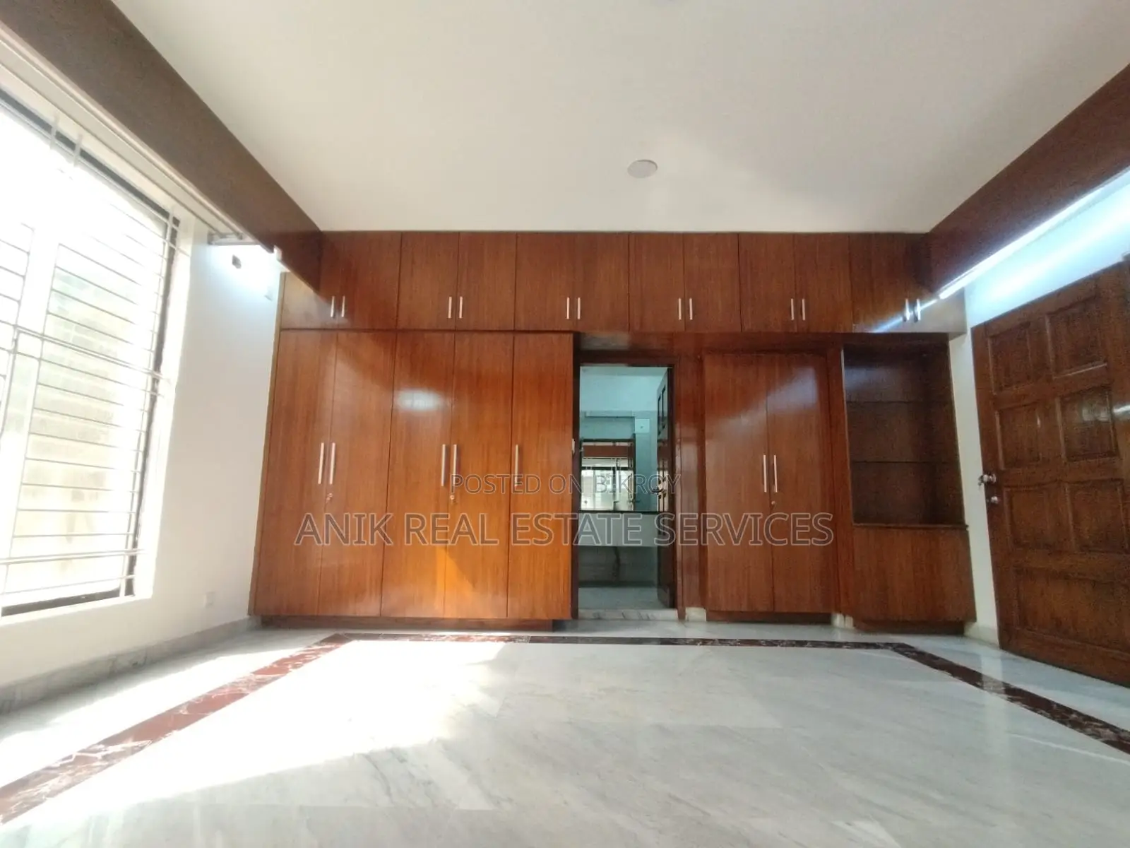 Good Quality 3200 Sft Un Farnised Flat Rent At Baridhara
