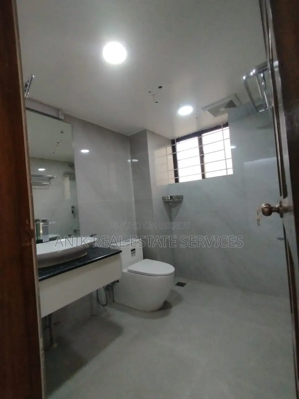 Good Quality 3200 Sft Un Farnised Flat Rent At Baridhara