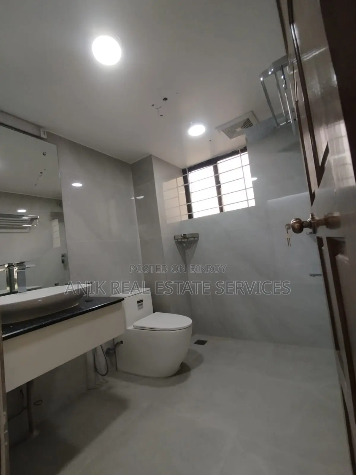 Good Quality 3200 Sft Un Farnised Flat Rent At Baridhara