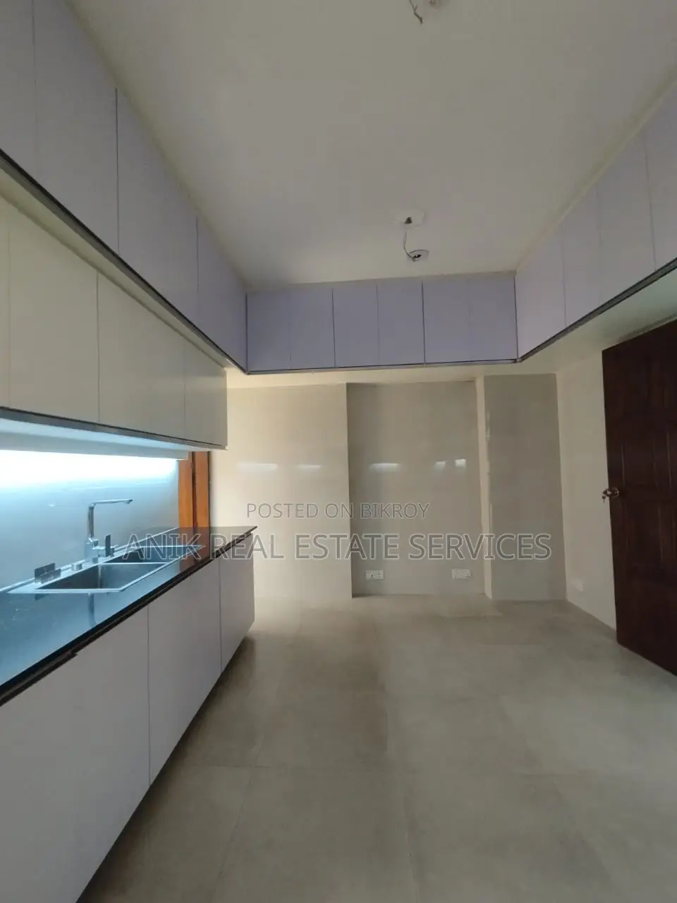 Good Quality 3200 Sft Un Farnised Flat Rent At Baridhara