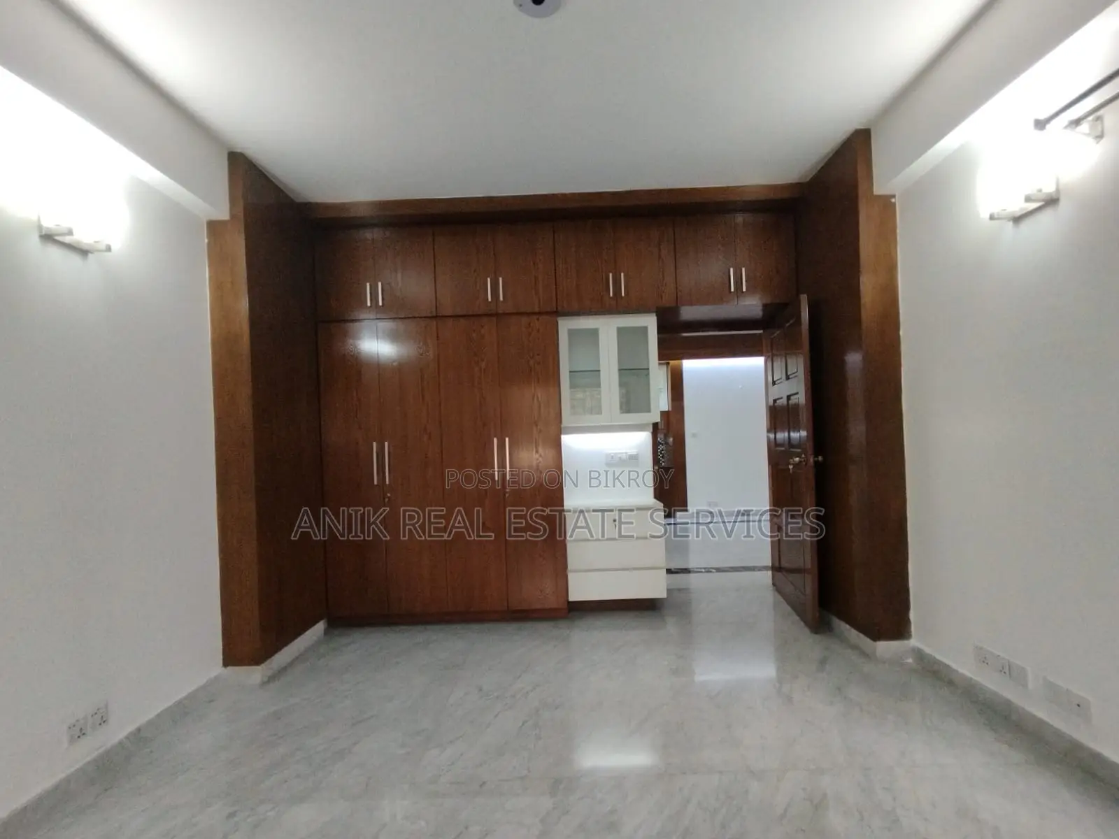 Good Quality 3200 Sft Un Farnised Flat Rent At Baridhara