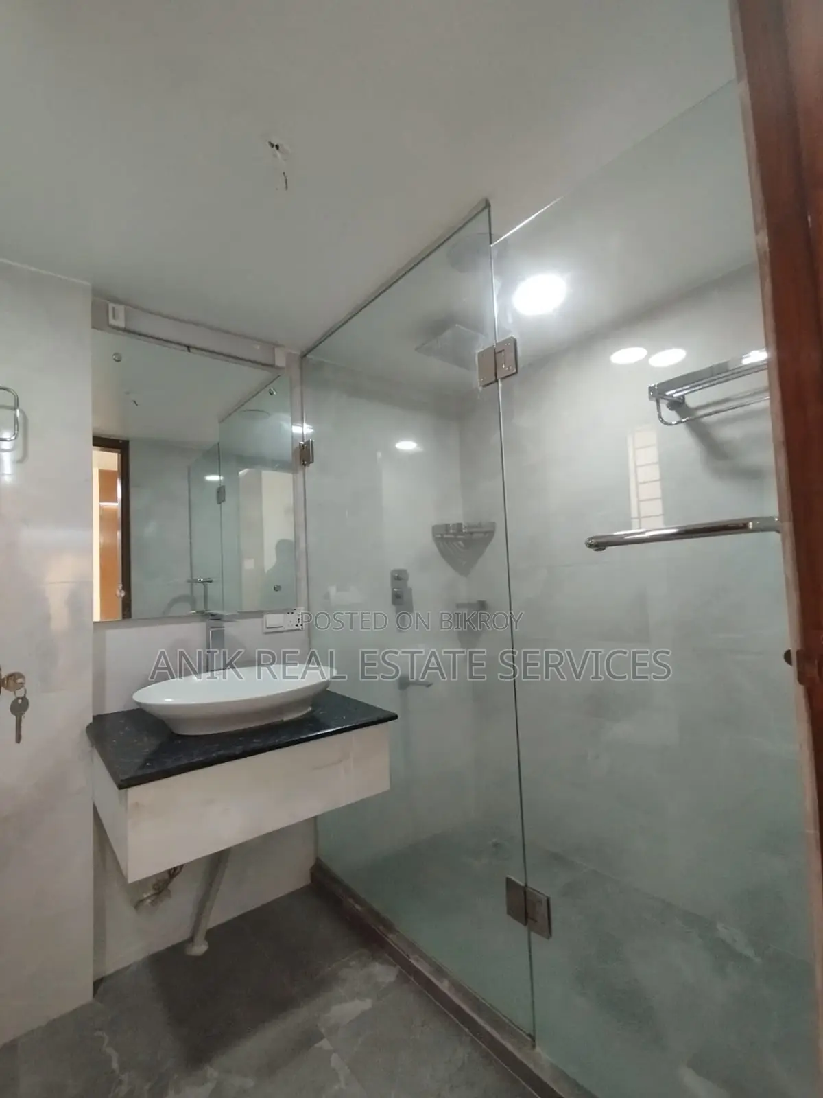 Good Quality 3200 Sft Un Farnised Flat Rent At Baridhara