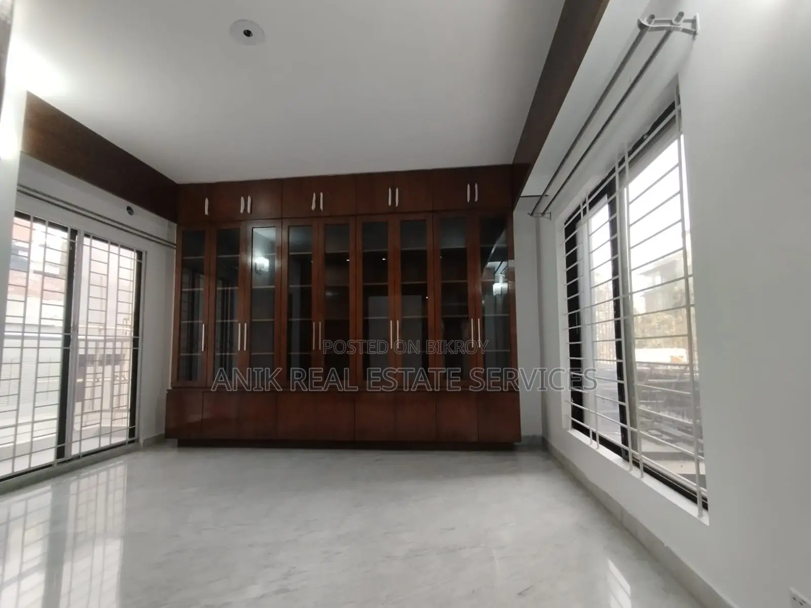 Good Quality 3200 Sft Un Farnised Flat Rent At Baridhara