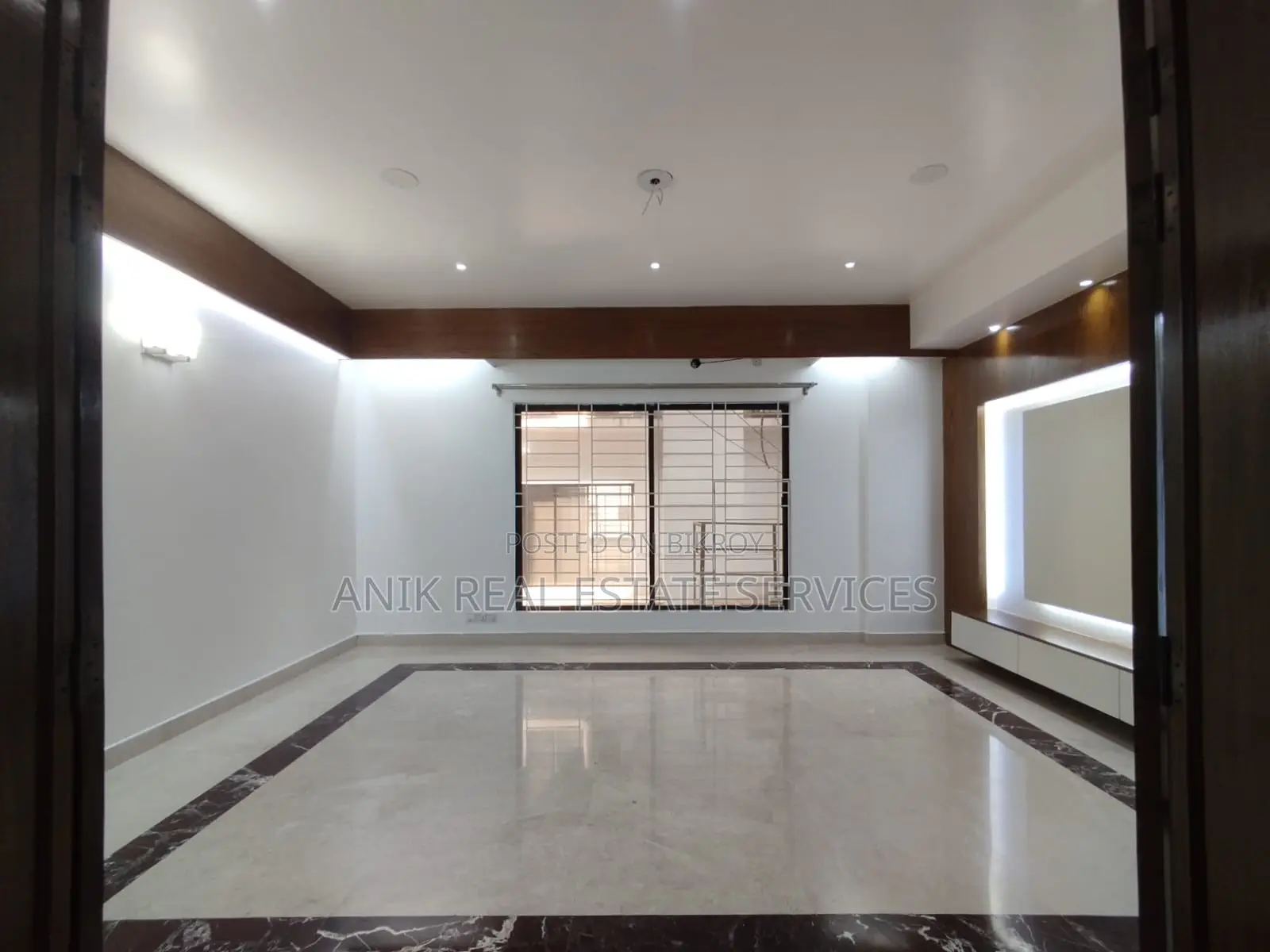 Good Quality 3200 Sft Un Farnised Flat Rent At Baridhara