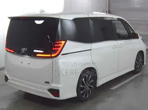 টয়োটা নোহা এস-জেড প্যাকেজ হাইব্রিড ২০২২