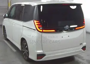 টয়োটা নোহা এস-জেড প্যাকেজ হাইব্রিড ২০২২