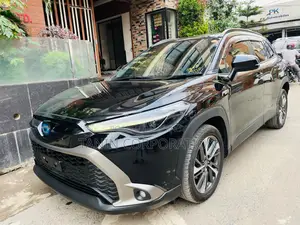 টয়োটা করোলা ক্রস জেড লেদার মুনরুফ ২০২২