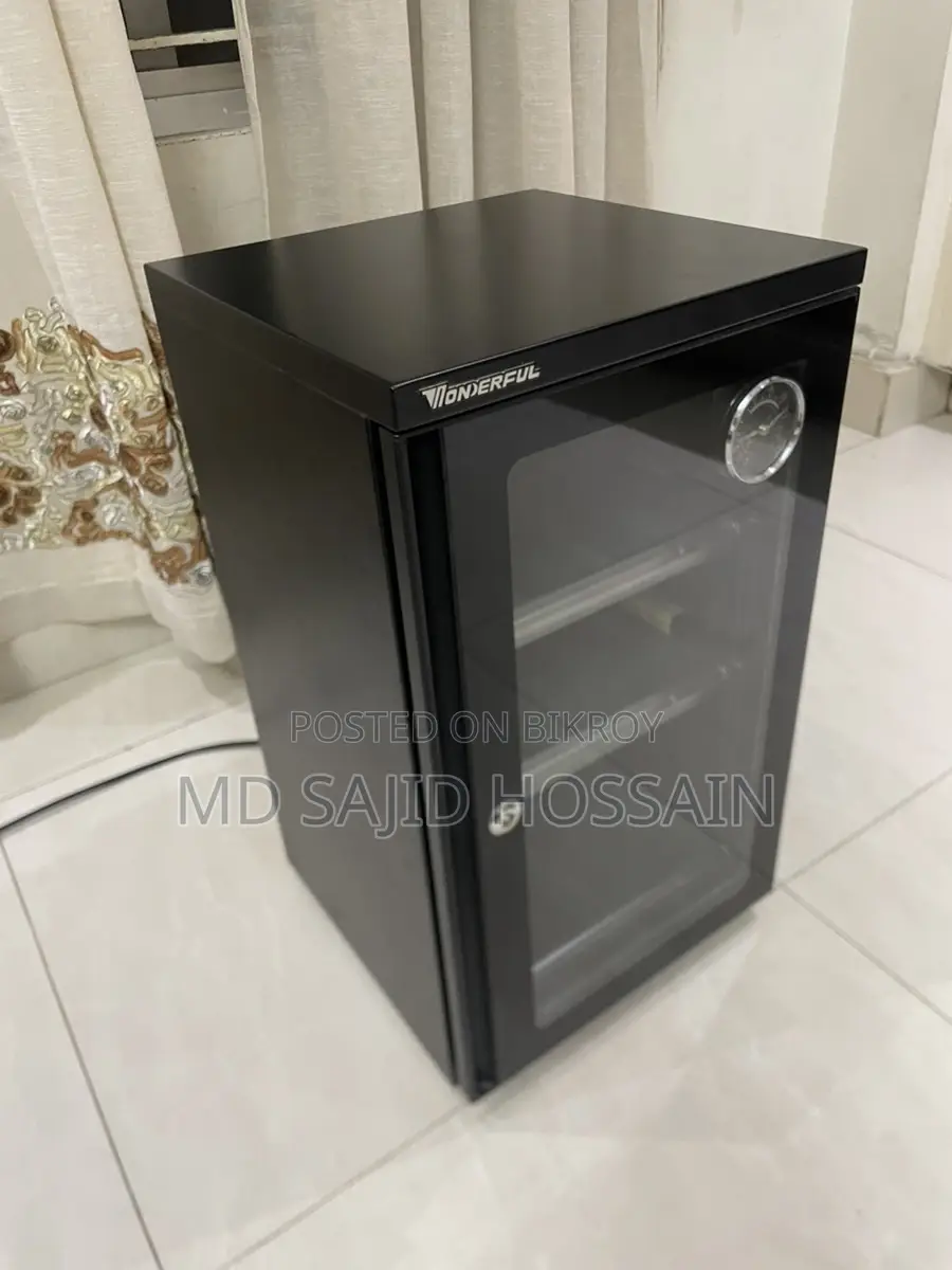 হিউমিডর ক্যাবিনেট
