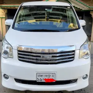 Toyota Noah si push 2013