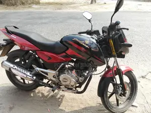 Bajaj Pulsar 150 . 2017
