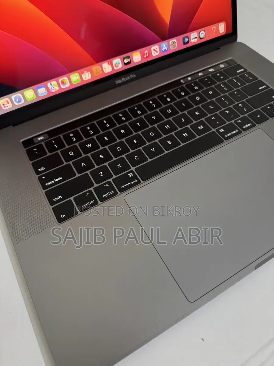 Macbook Pro 16" Core i7 | 16gb Ram| 512gb ssd