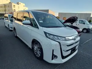 Toyota Noah Non Hybrid Z Pearl 2022