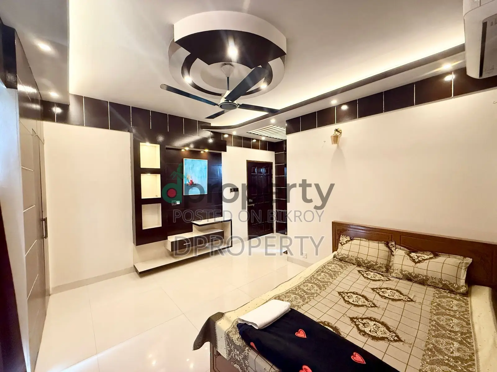 বসুন্ধরায় ভাড়ার জন্য ফার্নিশড ৫ বেডরুমের অ্যাপার্টমেন্ট