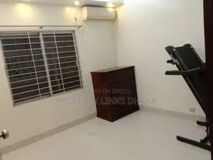গুলশান-২ এর ইয়ুথ ক্লাব পার্কের কাছে সুসজ্জিত অ্যাপার্টমেন্ট