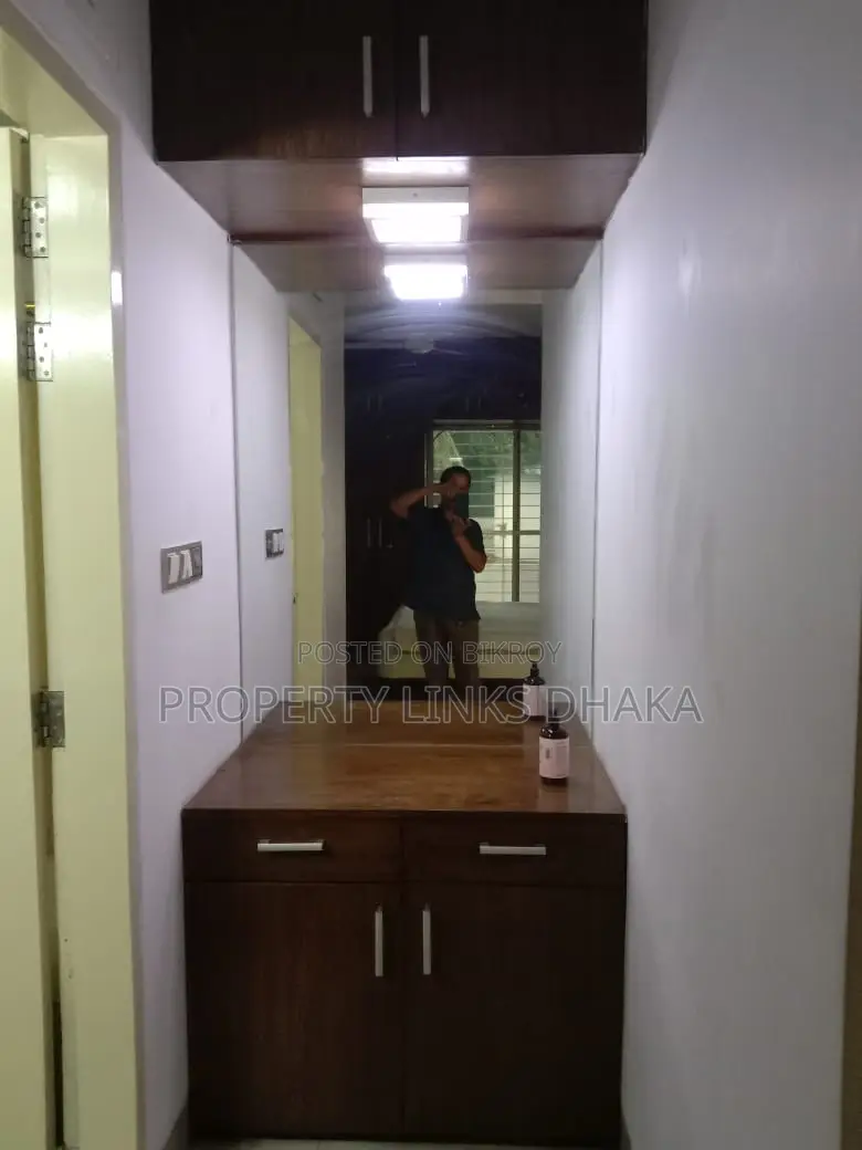 গুলশান-২ এর ইয়ুথ ক্লাব পার্কের কাছে সুসজ্জিত অ্যাপার্টমেন্ট